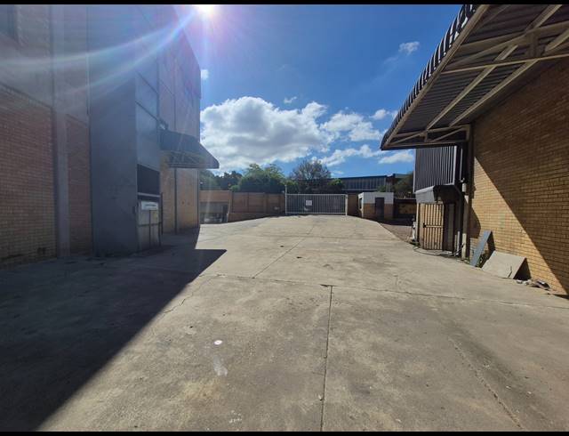1,999M² WAREHOUSE TO LET IN BENROSE
